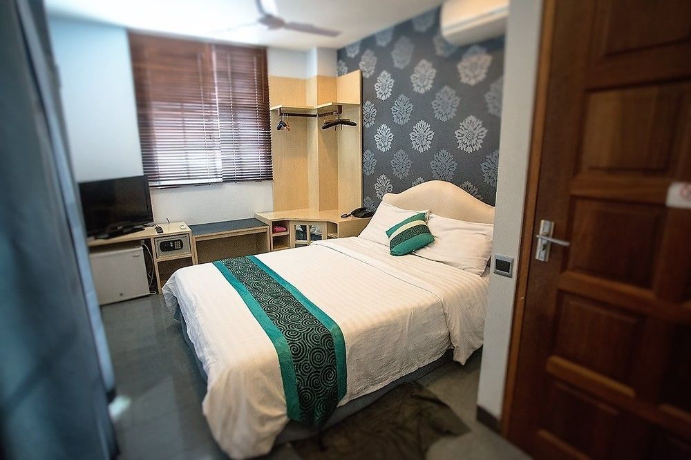Lvis Boutique Hotel Мале Екстериор снимка