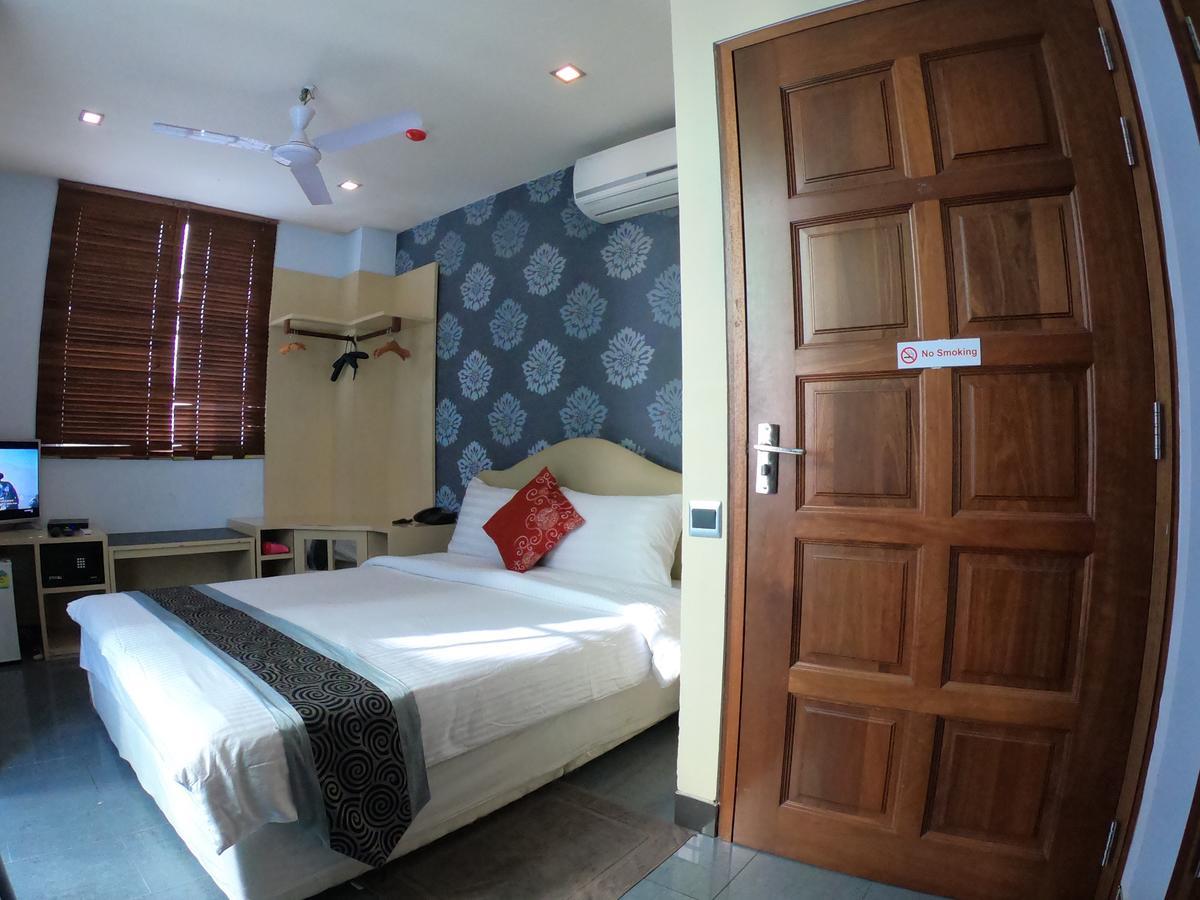 Lvis Boutique Hotel Мале Екстериор снимка