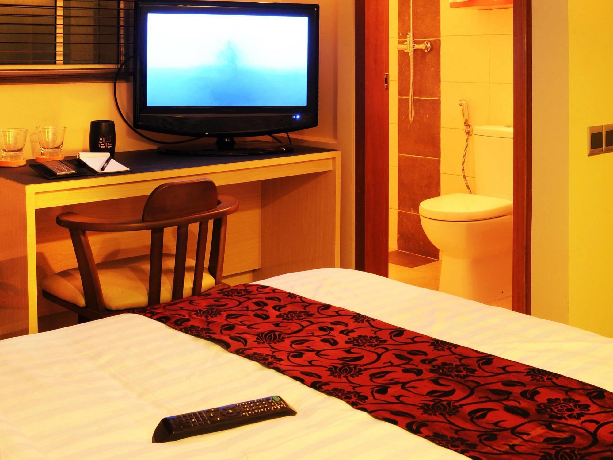 Lvis Boutique Hotel Мале Екстериор снимка