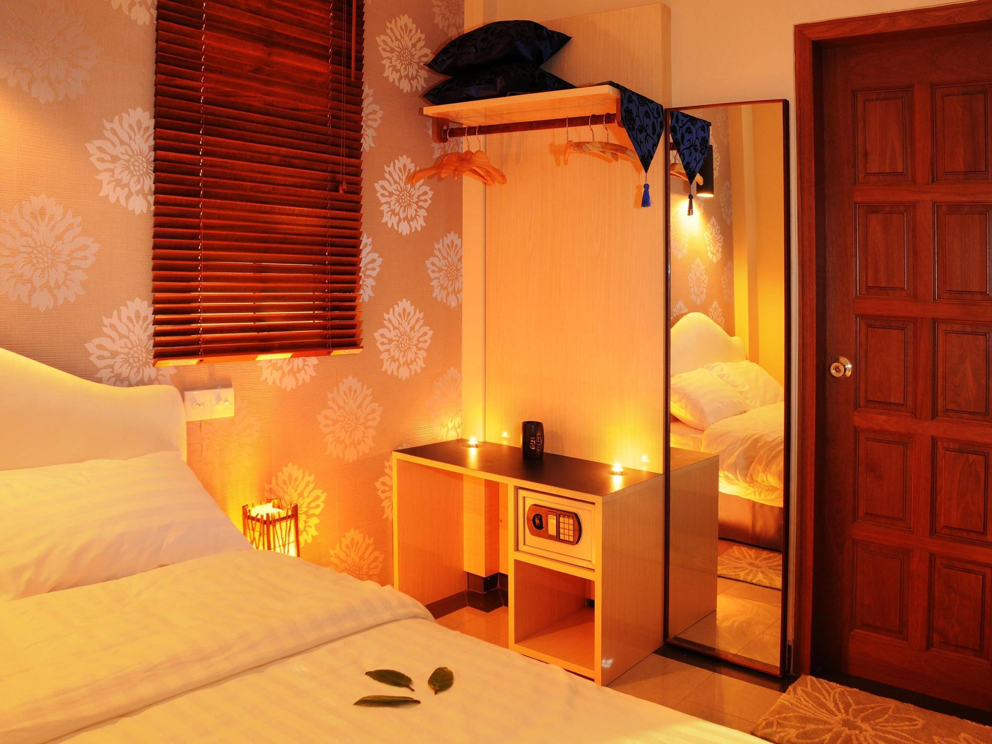 Lvis Boutique Hotel Мале Екстериор снимка
