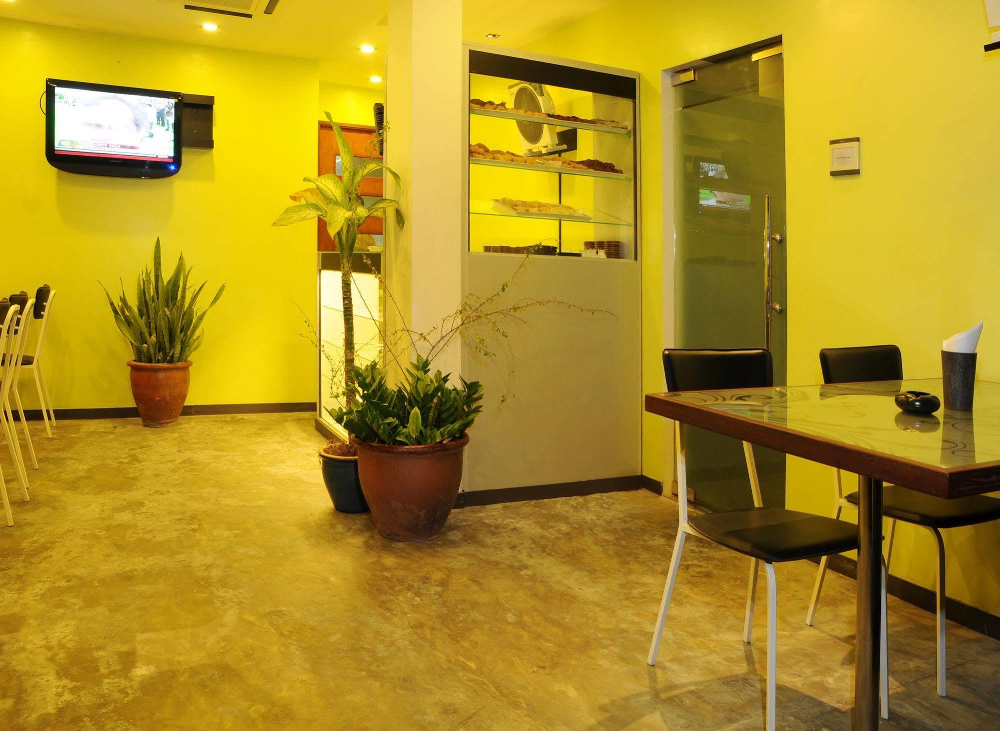 Lvis Boutique Hotel Мале Екстериор снимка